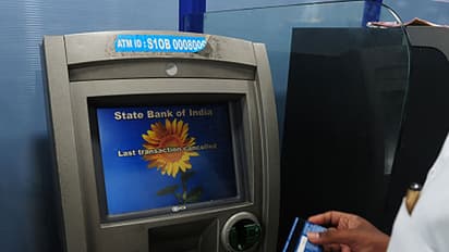 ಹಬ್ಬದಲ್ಲೇ ಹಿಂಗ್ ಮಾಡ್ಬೇಕಿತ್ತಾ?: ಎಸ್ಬಿಐ ಗ್ರಾಹಕರು ಹಾಯ್ ಹಾಯ್!