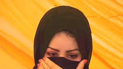 ১০ বছরে ২৫বার পালিয়েছে স্ত্রী, ভিন্ন পুরুষের সাথে সহবাসের কেচ্ছার পরেও ফেরাতে রাজি স্বামী