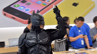 Batman fans, 'force' your Smartphone to make calls