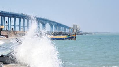 'ஓசானிக் பினாமினா'….இது தான் இன்று வரப்போற ராட்சத கடல் அலைகளுக்கு பெயர்….தென் கடலோர மாவட்ட மக்களே உஷார்…