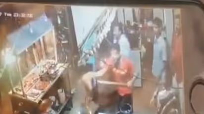 ഭക്ഷണത്തെ കുറ്റം പറഞ്ഞു; തട്ടുകടക്കാരന് യുവാവിന്റെ മുഖത്ത് എണ്ണ കോരിയൊഴിച്ചു