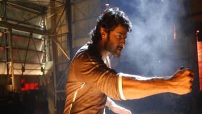 37 கார் 5 ட்ரக்கை நொறுக்கி தள்ளிய பிரபாஸ்...! எங்கு தெரியுமா..?