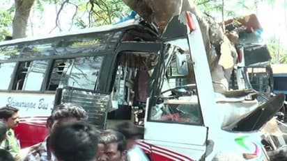 பைத்தியகார ஜீப் டிரைவரால் பஸ் விபத்து – பெண் பலி; 18 பேர் காயம்…!!!