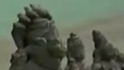 பேருந்து நிலைய கழிவறையில் 16 சாமி சிலைகள் மீட்பு; போலீசார் விசாரணை