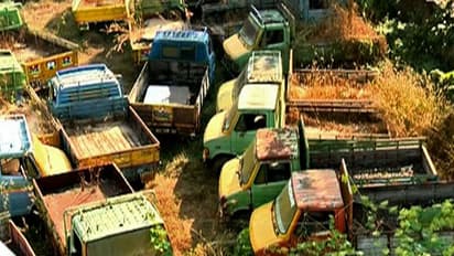 സുപ്രീം കോടതി പറഞ്ഞാലും പൊലീസ് കേള്ക്കില്ല; സ്റ്റേഷനുകള് വാഹനങ്ങളുടെ ശവപ്പറമ്പാകുന്നു