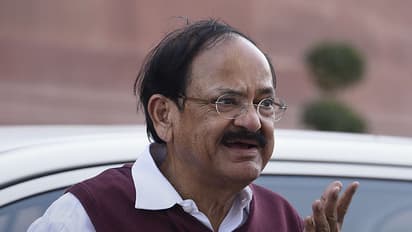 కామన్ సెన్స్ ఉందా..?: రైల్వే సిబ్బందిపై ఉపరాష్ట్రపతి సీరియస్