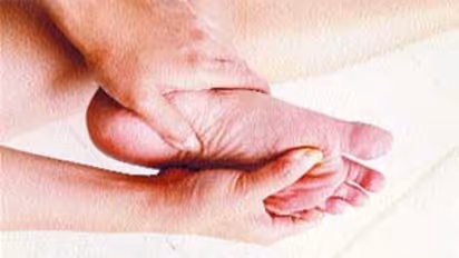 பாதங்கள் அடிக்கடி மரத்துப் போவதற்கு இதுதான் அசல் காரணம்....