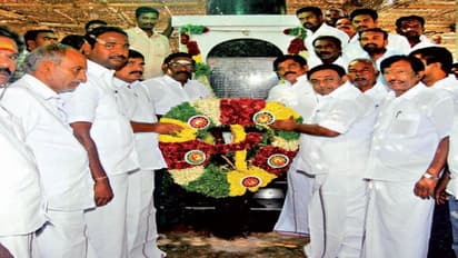 கைரேகைச் சட்டத்திற்கு எதிராக போராடி உயிர் நீத்த தியாகிகளுக்கு அரசியல் கட்சியினர் ஒன்றாக கூடி அஞ்சலி…