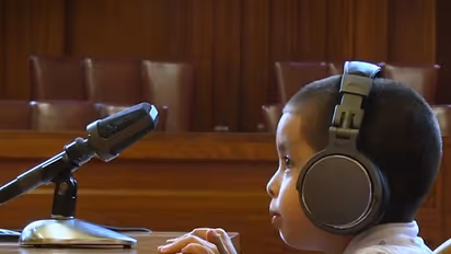 വീഡിയോ: കുടിയേറ്റക്കാരുടെ കുഞ്ഞുങ്ങളെ അമേരിക്ക കൈകാര്യം ചെയ്യുന്ന വിധം