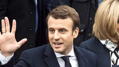 எங்கிருந்தோ பறந்து வந்து… பிரான்சில் அதிபருக்கு நேர்ந்த ‘முட்டை’ சம்பவம்..