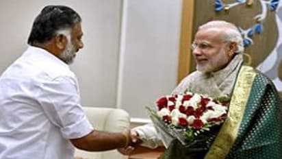 ஓபிஎஸ் உடன் மோடி, அமித் ஷா..! காஞ்சிபுரத்தில் அதிமுக நிர்வாகிகளால் வைக்கப்பட்ட பேனரால் பரபரப்பு