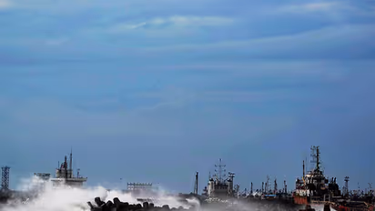 Cyclone Vardah hits coastal Tamil Nadu, torrential rains begin