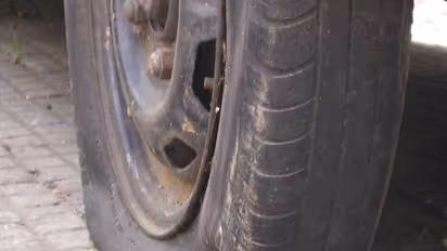 ஓடிக்கொண்டிருந்த அரசுப் பேருந்தின் டயர் திடிரென வெடித்தது; கட்டுப்பாட்டை இழந்ததால் பயணிகள் அச்சம்...