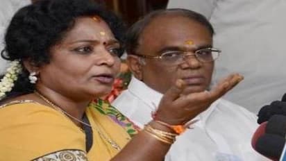 “இந்த அக்காவுக்கு எப்பவுமே தமாஸுதான் போங்க...” உபி போல பாஜக ஆர்கே நகரில் மாபெரும் வெற்றி பெரும் - தமிழிசையின் காமெடி டைம்