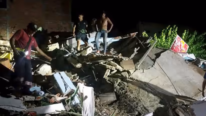 Ecuador Quake: Death toll climbs to 400