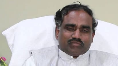 అద్దె ఇంట్లో కాపురం... కుటుంబ పోషణ భారం: మాజీ మంత్రి ఆవేదన