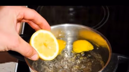 எலுமிச்சைப் பழம் வேகவைத்த தண்ணீரைக் குடிப்பதால் இவ்வளவு நன்மைகள் கிடைக்கும். டிரை பண்ணி பாருங்கள்...