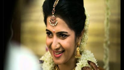 திருமண உடையில் தொகுப்பாளினி டிடி...! ஏன் தெரியுமா..?