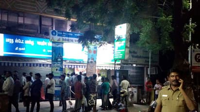 കണ്ടുനിന്നവരാരും സഹായിച്ചില്ല; വൃദ്ധന് എ.ടി.എമ്മിന് മുന്നില് കുഴഞ്ഞുവീണ് മരിച്ചു