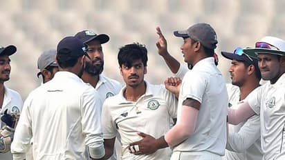 ரஞ்சி டிராபி: குஜராத்தை வீழ்த்தி விதர்பா சாதனை வெற்றி..! குறைவான ஸ்கோரை அடிக்கவிடாமல் தடுத்து வரலாற்று சாதனை