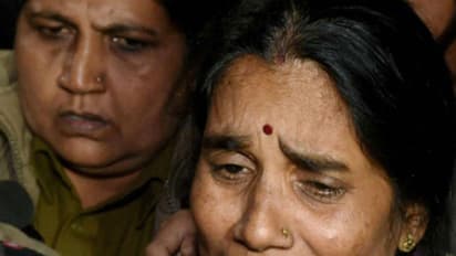 എത്രയും വേഗം അവരെ തൂക്കിലേറ്റൂ; സുപ്രീം കോടതി വിധിക്ക് ശേഷം നിർഭയയുടെ അമ്മ പറഞ്ഞത്