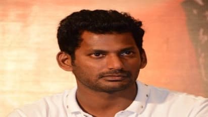 துப்பறிவாளனும் முக்கியம் இல்ல... சொந்த அப்பாவும் முக்கியம் இல்ல - விஷால் எடுத்த முடிவு.