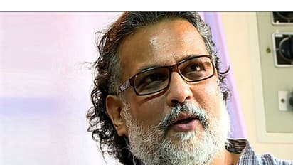 Exclusive: राजनाथ सिंह के बयान पर तुषार गांधी ने जताई आपत्ति, कहा- सावरकर पहले ही 11 बार मांग चुके थे माफी