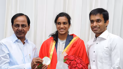 KCR gifts Sindhu ₹5 crore, promises new sports policy