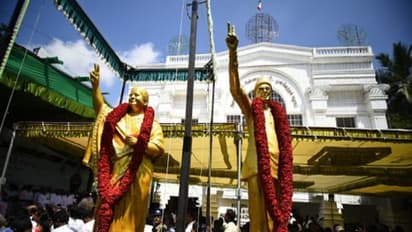 இரவோடு இரவாக எம்ஜிஆர் ஜெயலலிதா சிலை அகற்றம்...!