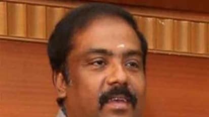 அதிபர் நினைப்பில் எடப்பாடி.. அதிமுகவை பட்டாபோட்டு தரச் சொல்லி அடம்பிடிக்கிறார். மருது அழகுராஜ்.   