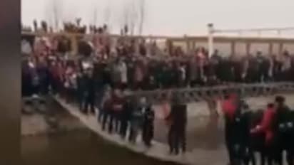 പാലം പൊളിക്കാന് ശ്രമിച്ചവര്ക്ക് പണി കൊടുത്ത് 'പാലം'