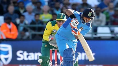 ಫೈನಲ್ ಟಿ20ಯಲ್ಲಿ ಉತ್ತಮ ಮೊತ್ತ ಪೇರಿಸಿದ ಭಾರತ: ಧವನ್,ರೈನಾ ಉತ್ತಮ ಆಟ