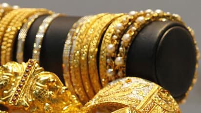 Gold Price Today-বর্ষবরণেও স্বস্তি মিলল না সোনার দামে, সোনালি ধাতু কিনতে চাপ বাড়বে মধ্যবিত্তের