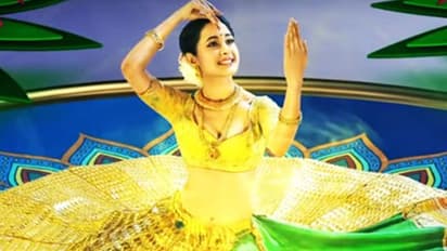 14 കിലോ പൊന്നിന്റെ കുപ്പായമണിഞ്ഞ് നൃത്തം ചെയ്ത് നായിക- വീഡിയോ