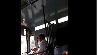 മൊബൈല് ഫോണ് നന്നാക്കി അശ്രദ്ധമായി ബസ് ഓടിച്ചു,കെഎസ്ആര്ടിസി ബസ് ഡ്രൈവര്ക്ക് സസ്പെന്ഷന്