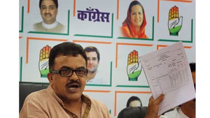 ನೋಟು ನಿಷೇಧ ಸಾವುಗಳಿಗೆ ಮೋದಿ ವಿರುದ್ಧ ಹತ್ಯೆ ಪ್ರಕರಣ ದಾಖಲಿಸಬೇಕು: ಸಂಜಯ್ ನಿರುಪಮ್