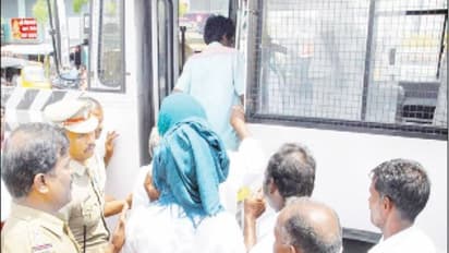 மத்திய - மாநில அரசைக் கண்டித்து சாலை மறியலில் ஈடுபட்ட கரும்பு விவசாயிகள் 94 பேர் கைது...