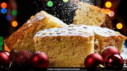 ಮೈಸೂರು: ಕೇಕ್ ಮೆಲ್ಲಲು ಬಾಲಕಿಯರ ಪೈಪೋಟಿ