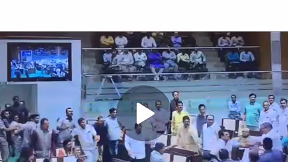 అసెంబ్లీలో అధికార పార్టీ ఎమ్మెల్యేను కొట్టిన కాంగ్రెస్ ఎమ్మెల్యే (వీడియో)