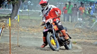 ట్రాక్ పైనే ఘోర ప్రమాదం... 13ఏళ్ల బైక్ రేసర్ దుర్మరణం