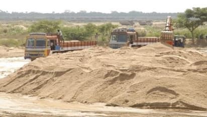 நாமக்கல் அருகே 170 லோடு மணல் பறிமுதல் – வருவாய் மற்றும் கனிமவள அதிகாரிகள் அதிரடி...