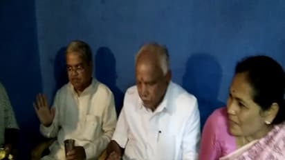 ದಲಿತರ ಮನೆಯಲ್ಲೇ ತಯಾರಿಸಿದ ಊಟ ಸೇವಿಸಿ ವಿವಾದಕ್ಕೆ ತೆರೆ ಎಳೆದ ಬಿಎಸ್'ವೈ