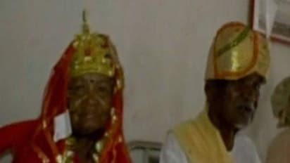 காதலுக்கு வயது தடை இல்லை… - பேரன் பேத்திகளுடன் திருமணம் செய்த தாத்தா, பாட்டி