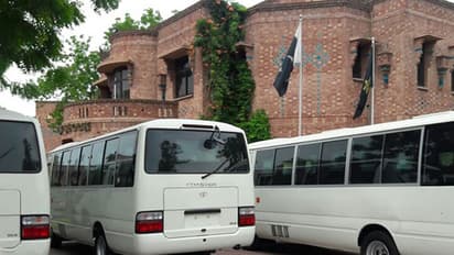 പാക്കിസ്ഥാനിലെത്തുന്ന ക്രിക്കറ്റ് താരങ്ങള്ക്കായി ഇനി ബുള്ളറ്റ് പ്രൂഫ് ബസുകള്