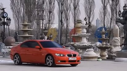 അവിശ്വസനീയം, പക്ഷേ സത്യം; ഒരു ബിഎംഡബ്ല്യൂ കാര് റോബോട്ടായി മാറുന്നു!