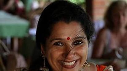 ఎంపీ భార్యకు లైంగిక వేధింపులు