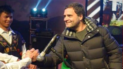 ಮೋದಿಯನ್ನ ಟೀಕಿಸಿದ್ದ ರಾಹುಲ್ ಗಾಂಧಿ ಧರಿಸಿದ ಜಾಕೆಟ್ ಬೆಲೆ ಎಷ್ಟು ಗೊತ್ತೆ ?