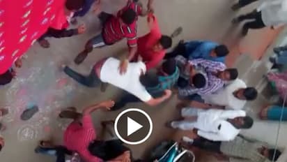 వేములవాడలో గ్యాంగ్ వార్: 20 నిముషాలపాటు రణరంగం