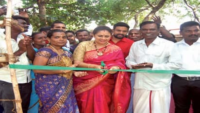 பெண்கள் எப்படி நடந்து கொள்ள வேண்டும்? சொல்கிறார் இலட்சுமிராமகிருஷ்ணன்...