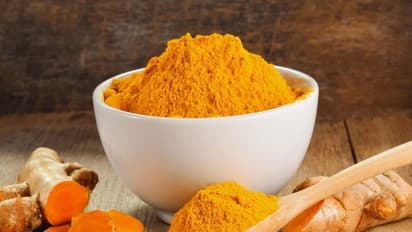 வைரஸ் தொற்றுகளில் இருந்து உங்களை பாதுகாத்துக் கொள்ள மஞ்சளை இப்படி பயன்படுத்துங்கள்...